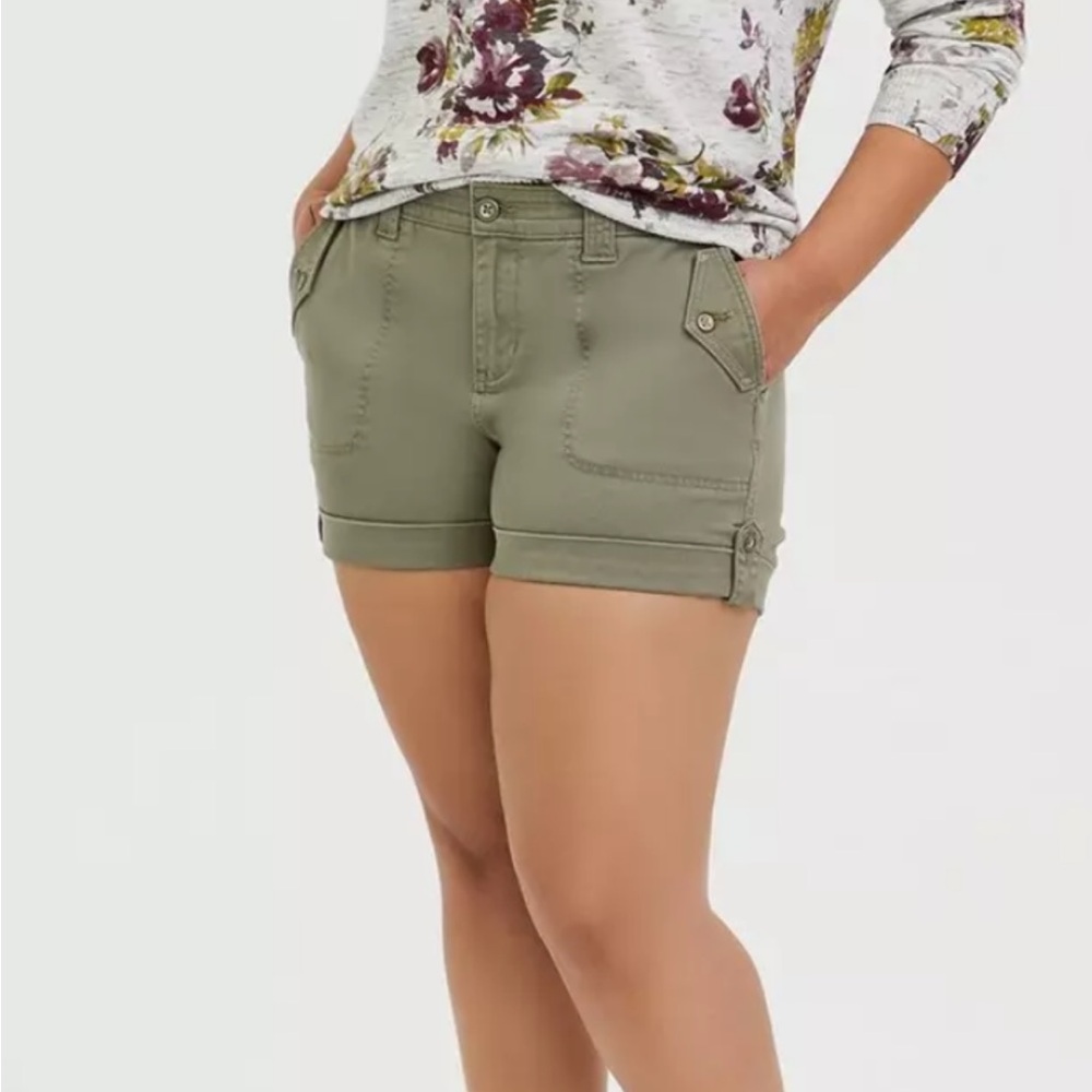 Torrid Olive Women's Cargo Shorts 18 NWT 3.5”